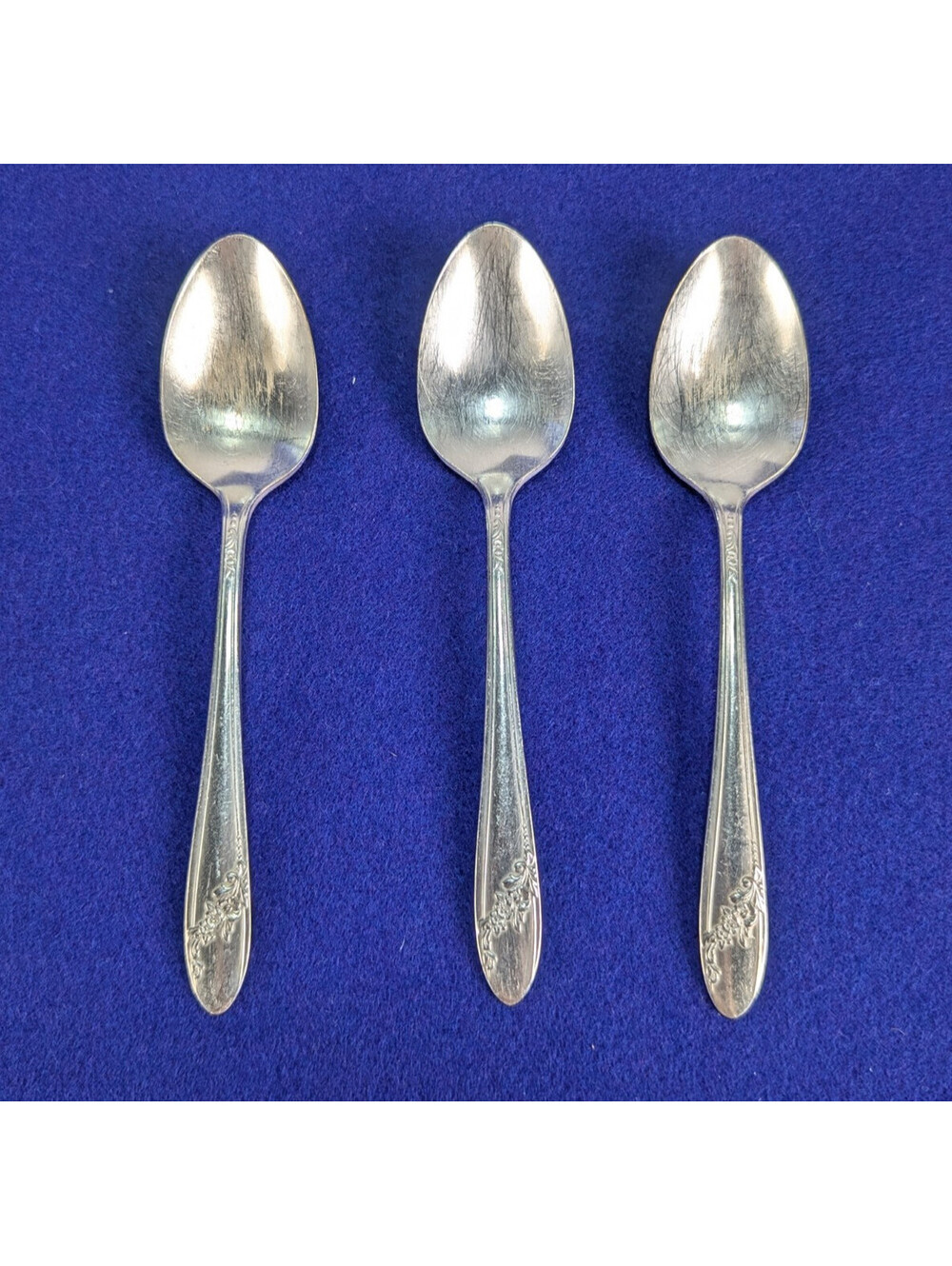Oneida “Queen Bess II” 3 Teaspoons Silverplate Flatware 1940s Floral Pattern